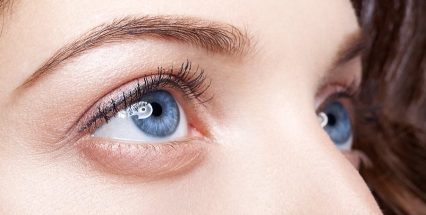 Optyczne powiększanie oczu makijażem
